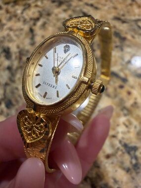 Sarah Coventry Gold-Tone Heart Accent Bracelet Watch Vintage Jewelry